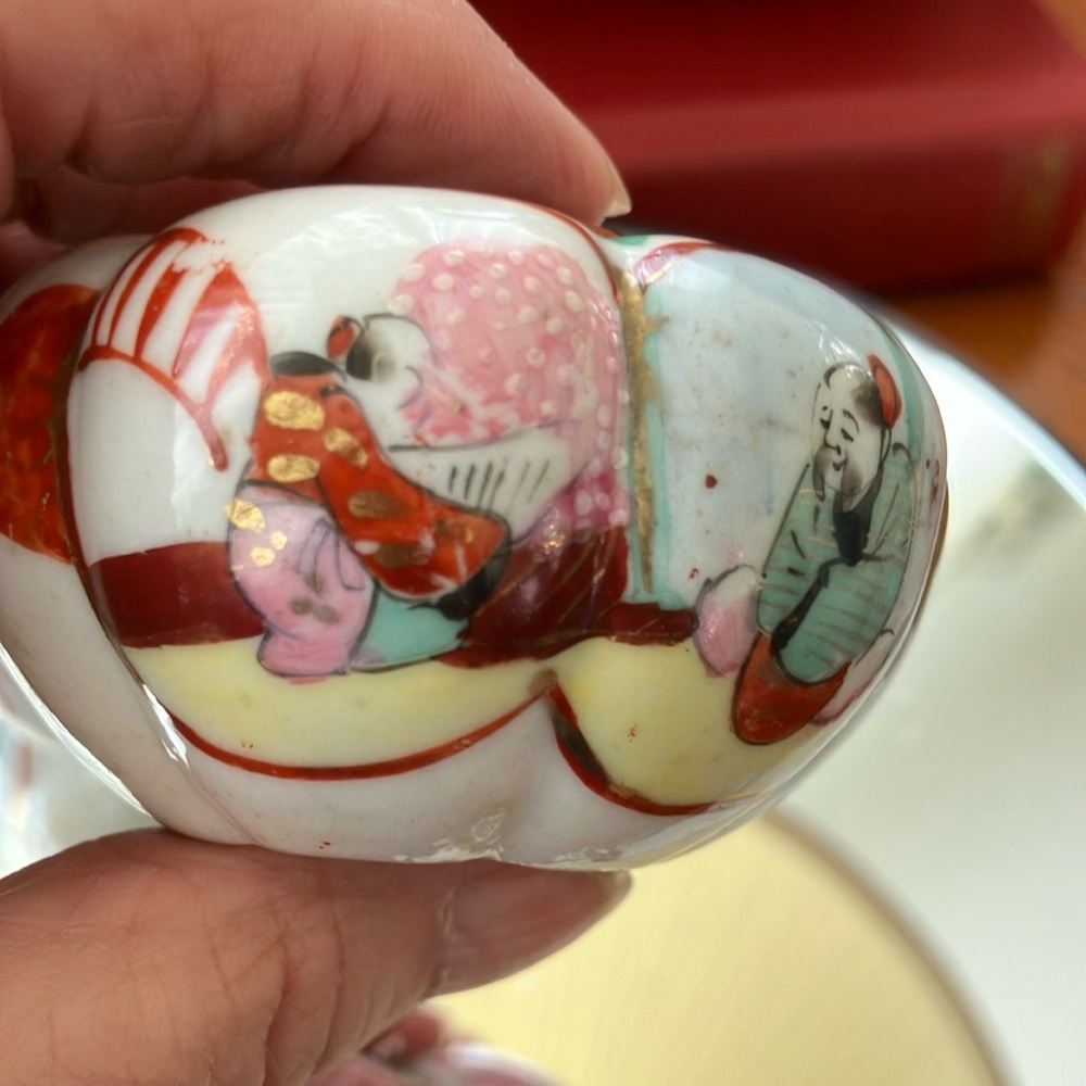 Vintage Geisha’s in Garden Ceramic Salt and Pepper Shakers HAND PAINTED 1930’s - Picture 16 of 16